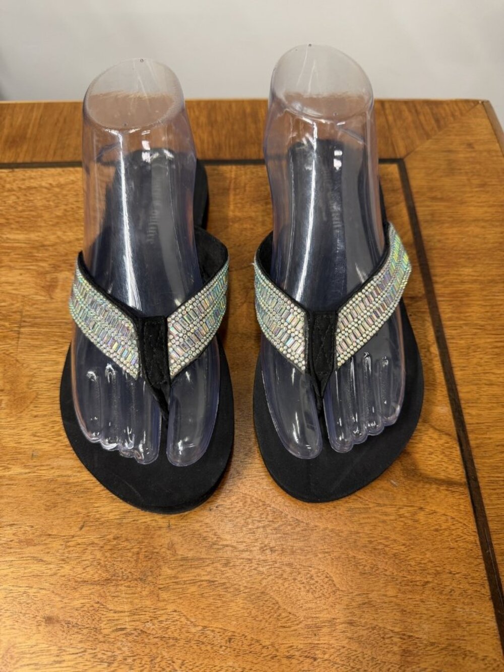 JUICY COUTURE 6.5 Black Jeweled Embellished Crystal Rhinestone Thongs Flip Flops